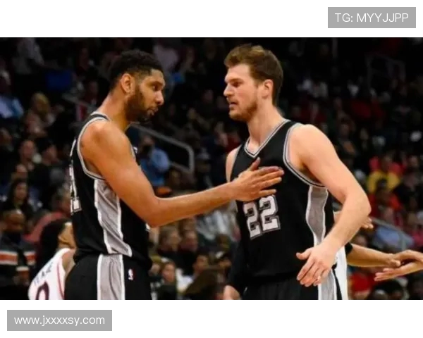 马刺与爵士激战正酣 双方焦点对决引发球迷热议